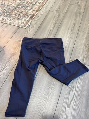 Lululemon Reveal Crop (15")
Midnight Navy size Medium